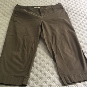 Brown/khaki crop/Capri pants